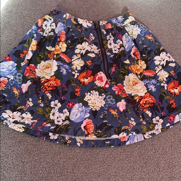 Skirt - Picture 3 of 3